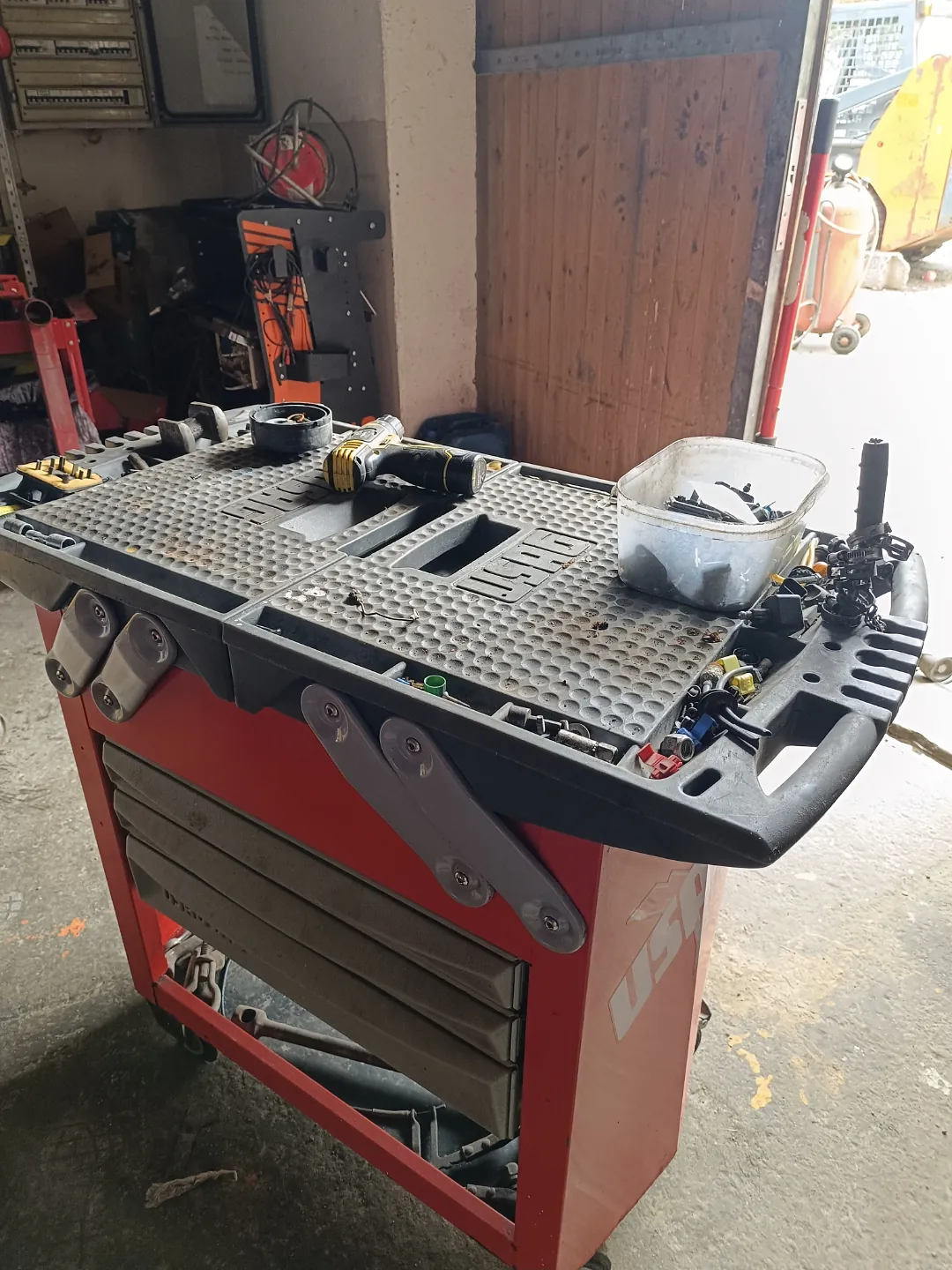 Carrello attrezzi dell'officina mobile